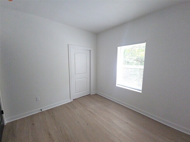 Building Photo - 8101 Venus St