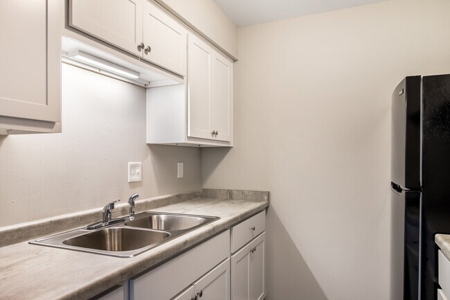 Building Photo - 1700 Elder St