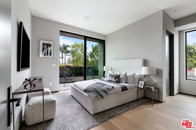 Building Photo - 434 Flores St