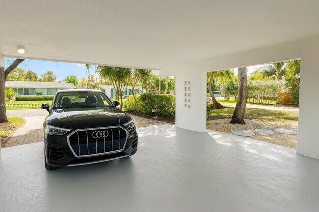 Building Photo - 3801 NE 16th Terrace