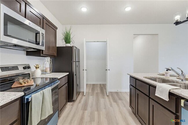 Building Photo - 504 Adley Ave