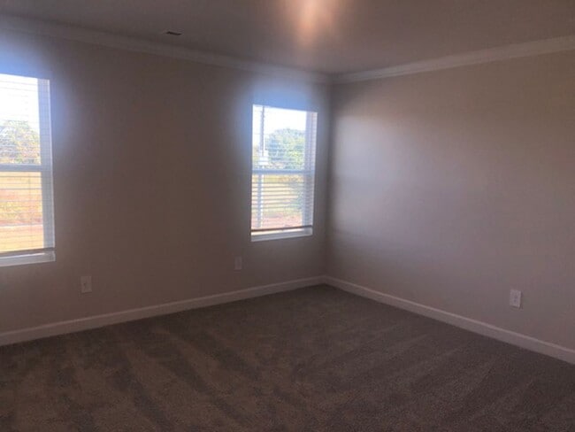 Building Photo - Newer Townhome with 1 Car Garage in Braemar Village! COMING SOON!