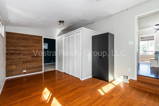 Building Photo - 2245 S King St