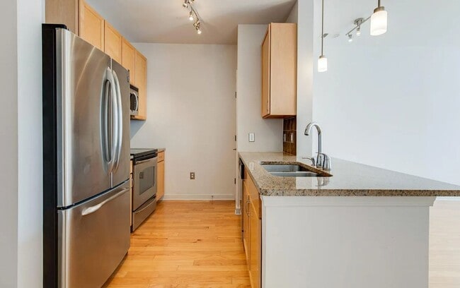 Building Photo - Stylish Condo in the Heart of Nashville – Walk to Vanderbilt!