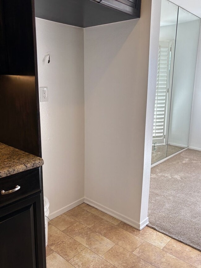 Building Photo - Gorgeous condo with Amazing Views!