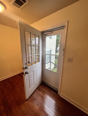 Building Photo - Cozy one bedroom, one bathroom condo available.