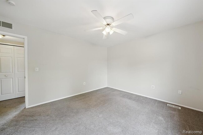 Building Photo - 7302 Parkway Ct