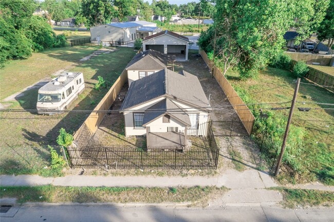 Building Photo - 1051 W Little York Rd