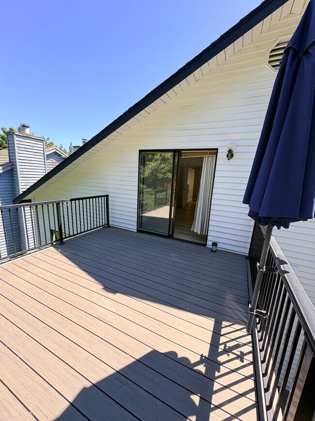 Building Photo - Bright and Spacious Newcastle Home -Open House Saturday the 27th 4:00-5:00