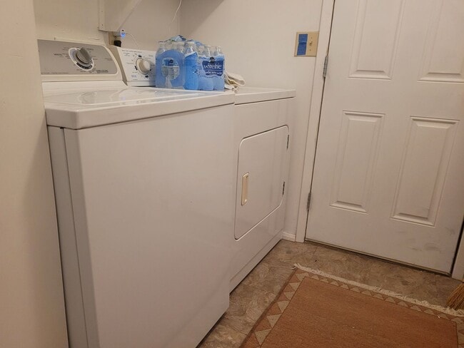 Building Photo - Renovated 3-Bedroom Oasis Near Colorado River with Stunning Desert Views