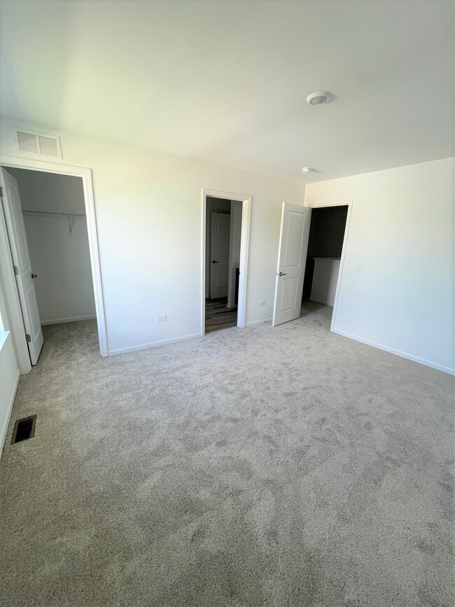 Building Photo - 218 Rhinebeck Wy