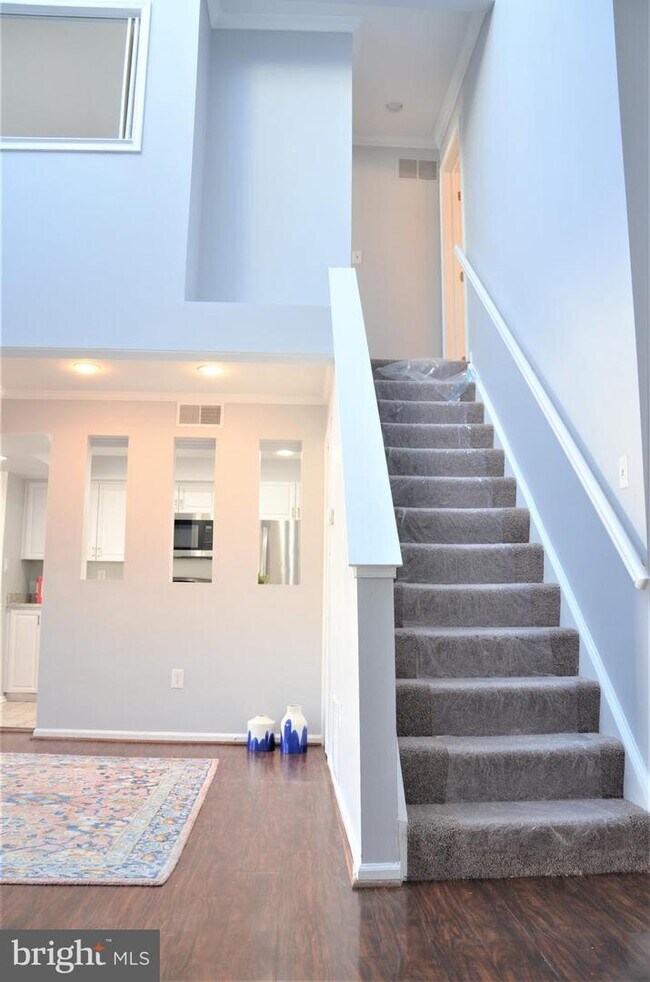 Building Photo - 3311 Lakeside View Dr