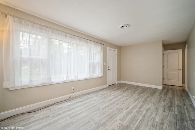 Building Photo - 685 Anthony Trail