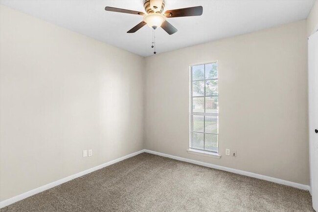 Building Photo - 2315 Robert Dr