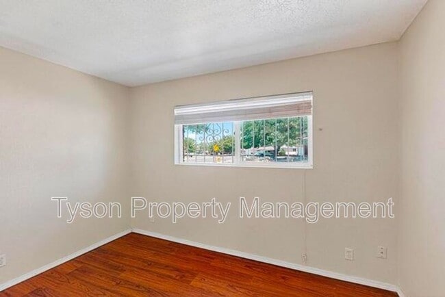Building Photo - 8804 Bellehaven Ave NE