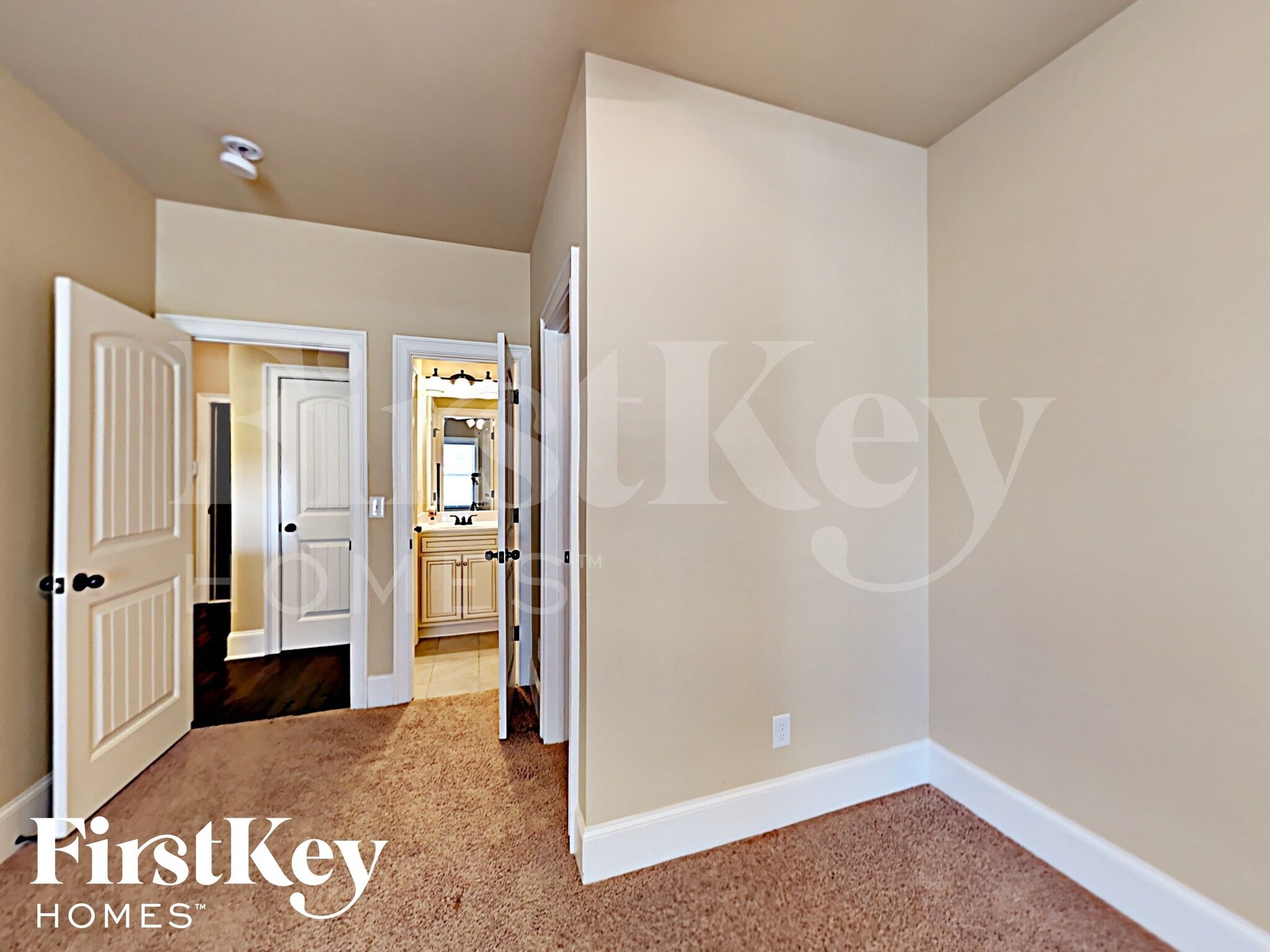 Building Photo - 810 Golden Isles Dr