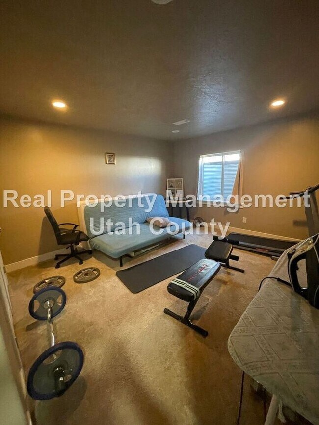 Building Photo - 473 W 2070 N