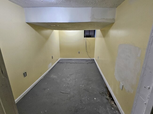 Building Photo - 535 E Warrington Ave