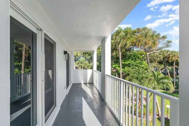 Building Photo - 950 Ponce De Leon Rd