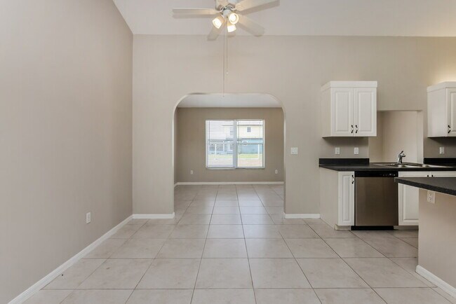 Building Photo - 2210 SE 15th St