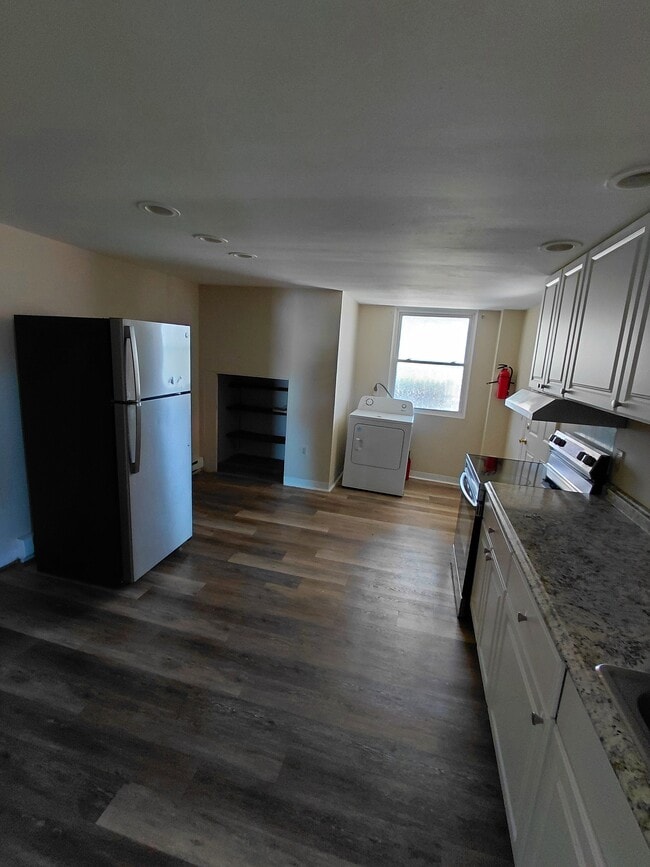 Building Photo - 834 W Wilkes Barre St