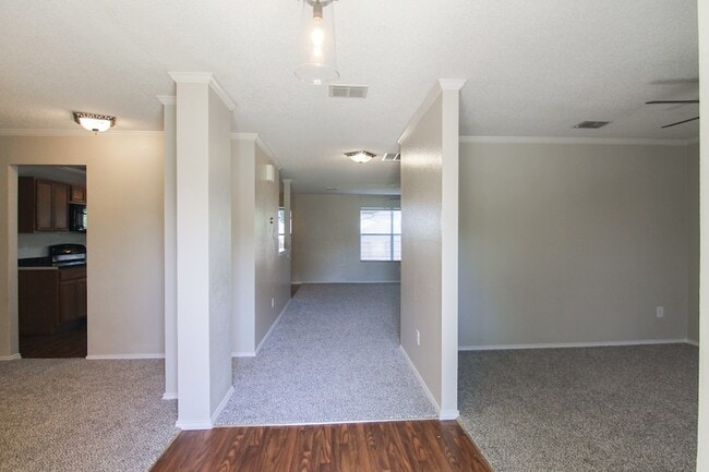 Building Photo - 1460 Stewart Dr