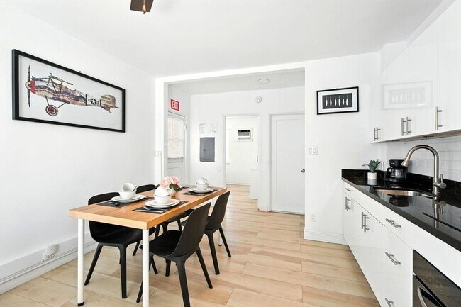 Building Photo - 343 Van Buren St