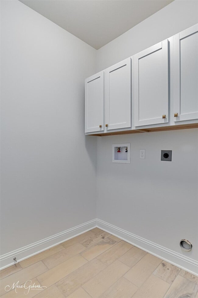 Building Photo - "Charming 3-Bed, 2-Bath Retreat on Sedgewi...