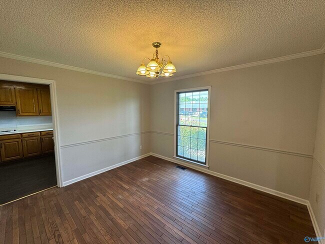 Building Photo - 120 Roy Dr