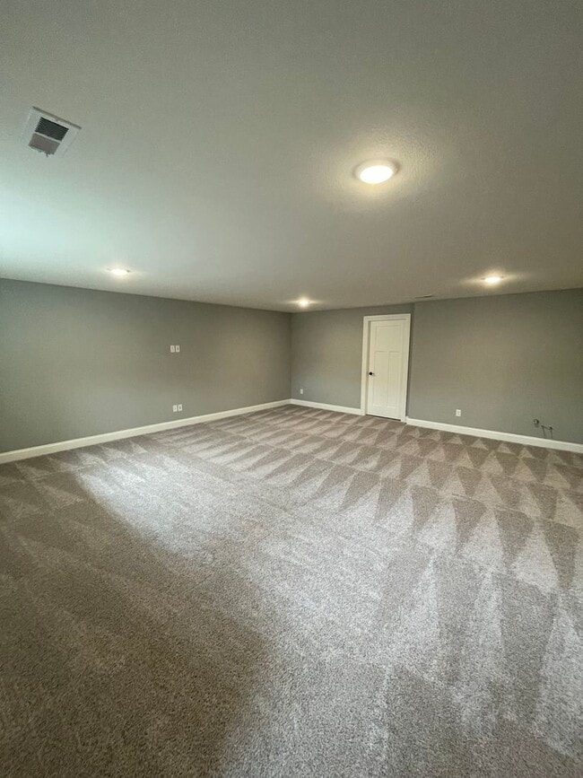 Building Photo - 3419 Laughlin St