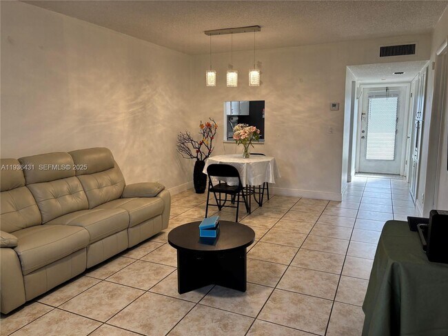 Building Photo - 351 Cambridge Rd