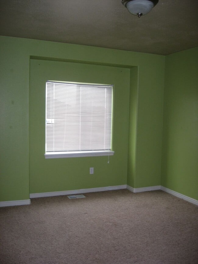 Building Photo - Spacious Home with Backyard