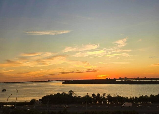 Building Photo - 7200 Sunshine Skyway Ln S