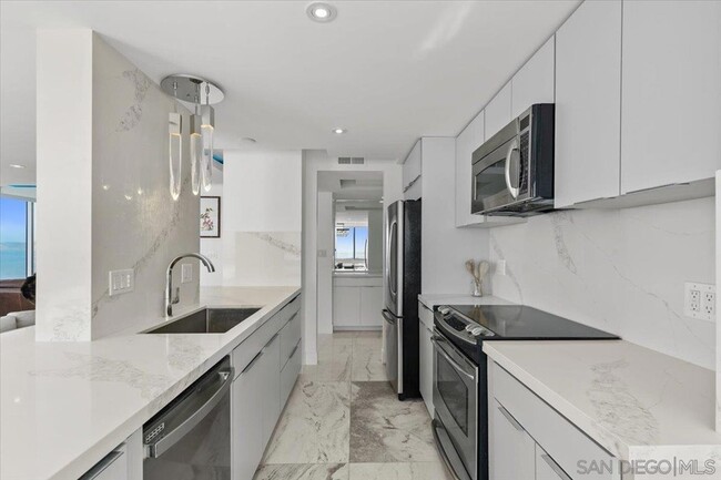 Building Photo - 1830 Avenida Del Mundo