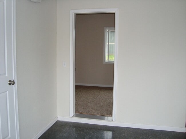 Building Photo - Pet Friendly Single Family Home w/attached garage and RV Parking