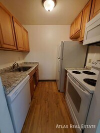 Building Photo - 207 Mathew Street-10