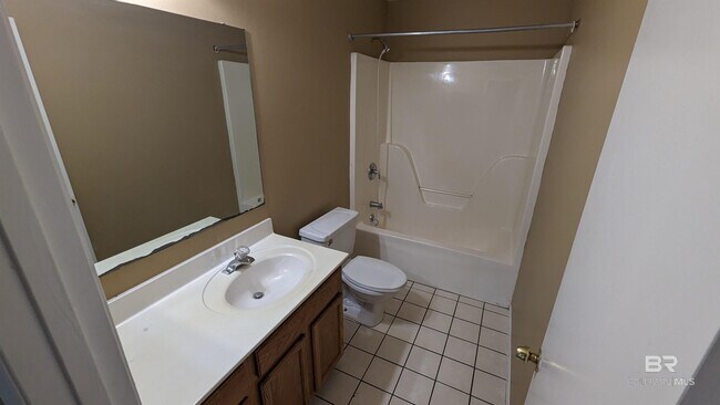 Building Photo - 1616 N Cedar St