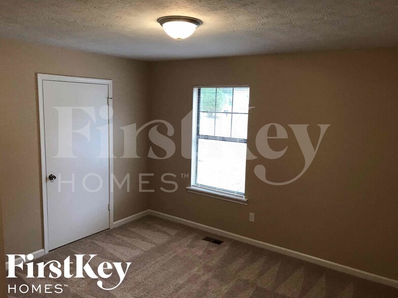 Building Photo - 2736 Del Ridge Dr