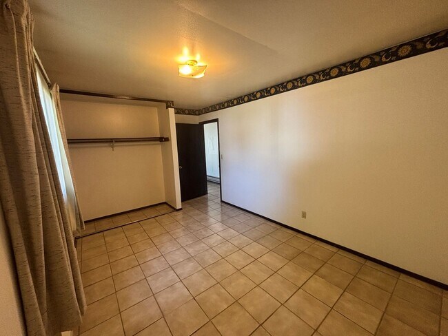 Building Photo - 1728 La Cres St