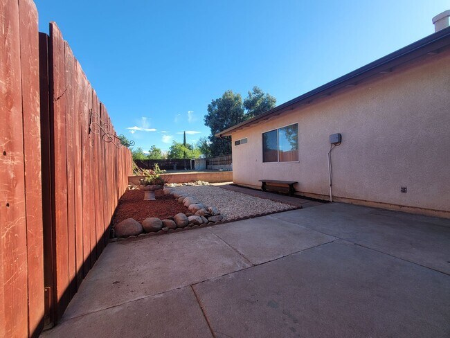 Building Photo - Single-Story 4-Bedroom Apartment in Yucaipa!