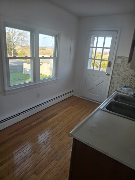 Building Photo - 18 Slape Ave