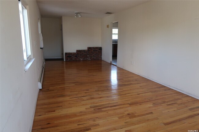 Building Photo - 772 Carman Ave