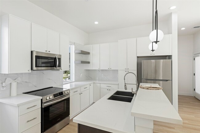Building Photo - 3012 Delano St
