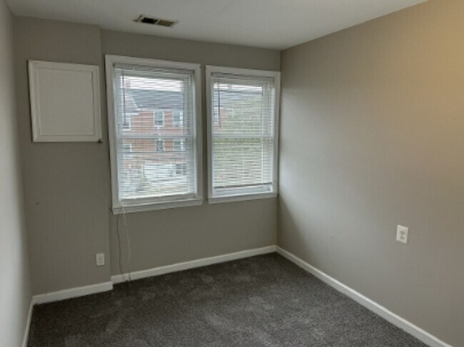 Building Photo - 3616 Elmley Ave