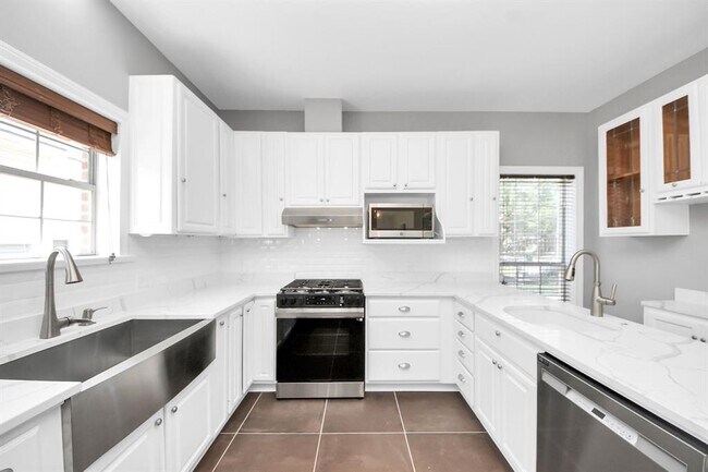 Building Photo - 6622 Park Ln