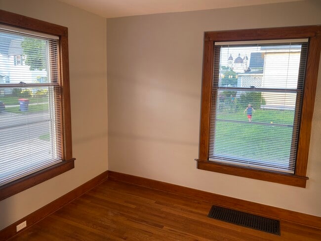 Building Photo - 834 4th St NW