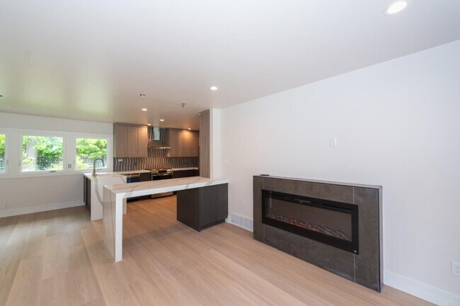 Building Photo - 9 Odell Pl