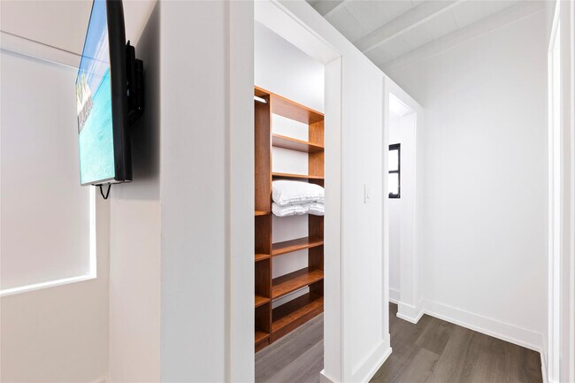 Building Photo - 1663 N Fort Lauderdale Beach Blvd