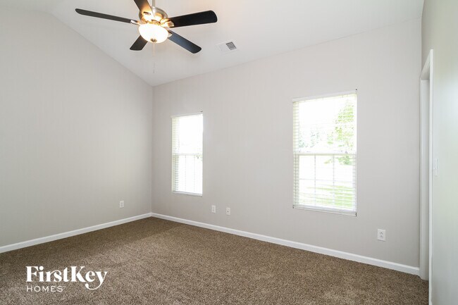 Building Photo - 365 Silver Creek Trail