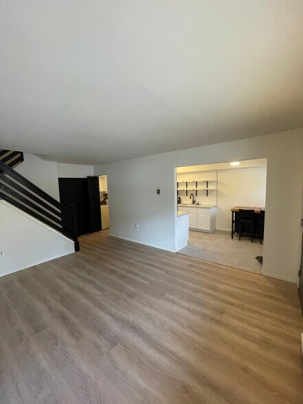 Building Photo - 2539 Jenkintown Rd